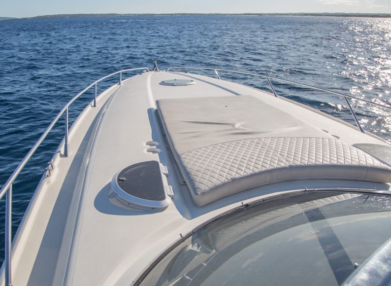SUNSEEKER SUPERHAWK 43 LADYBOSS